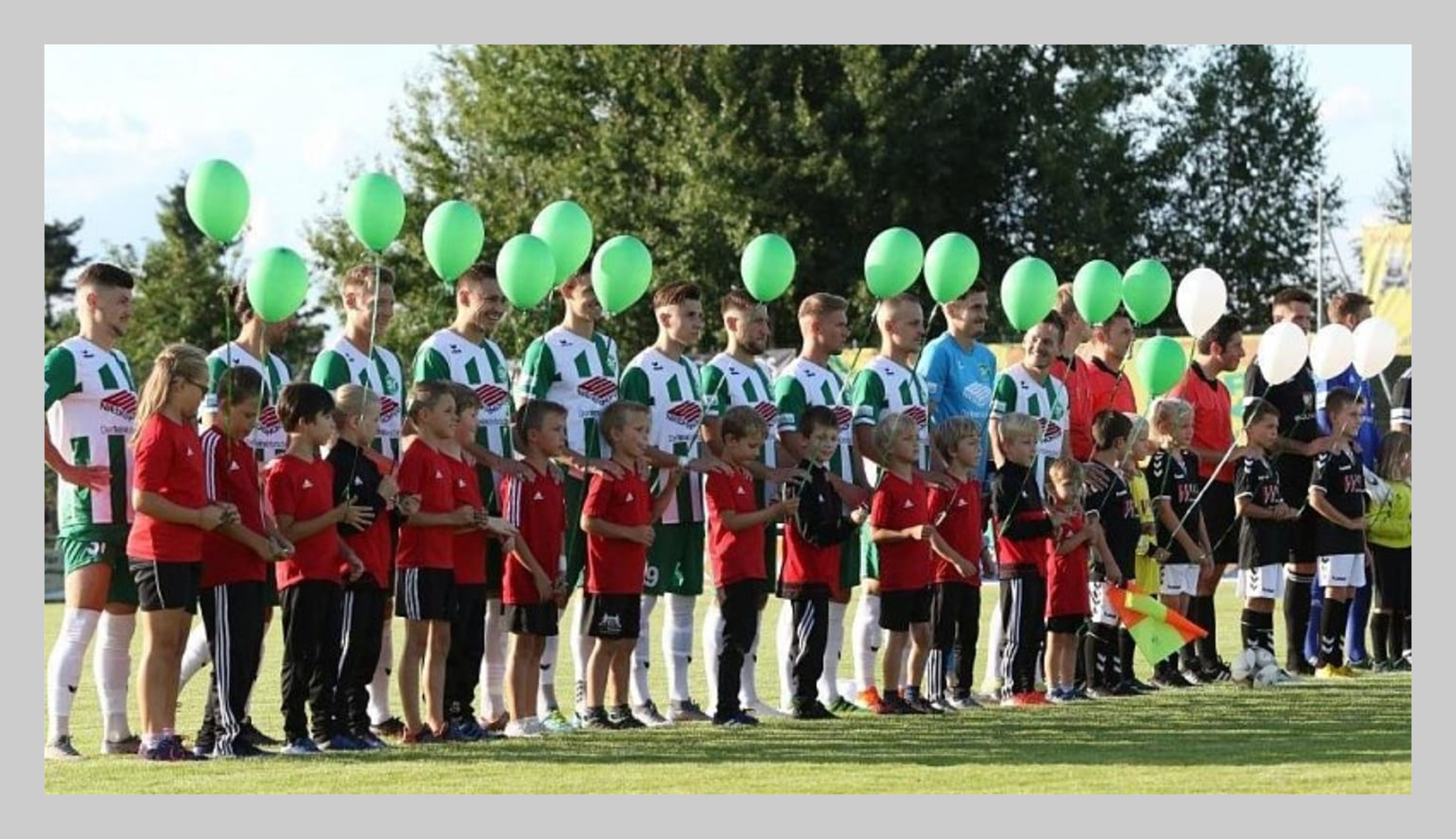 1. Mannschaft Einlaufkids