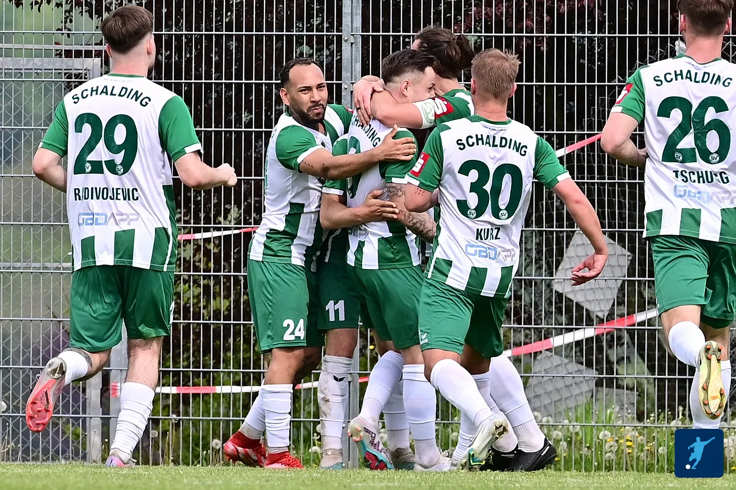 <a class="amazingslider-posttitle-link" href="https://www.svs-passau.de/ein-zaehler-fehlt-2x-schnabel-schalding-biegt-auf-titelzielgerade-ein">Ein Zähler fehlt! 2x Schnabel! Schalding biegt auf Titelzielgerade ein</a>